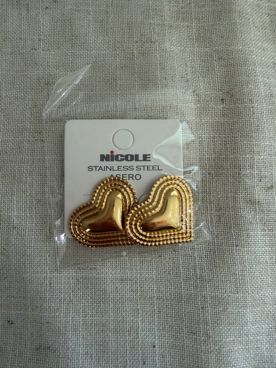 Nicole Jewelry - Nicole Gold Large Chunky Heart Stud Earrings NWT